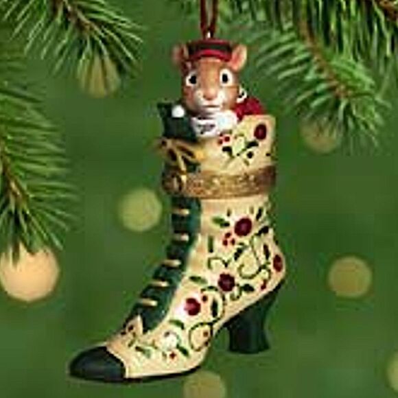 Hallmark Keepsake Ornament: 2001 Fashion Afoot - Picture 2 of 7